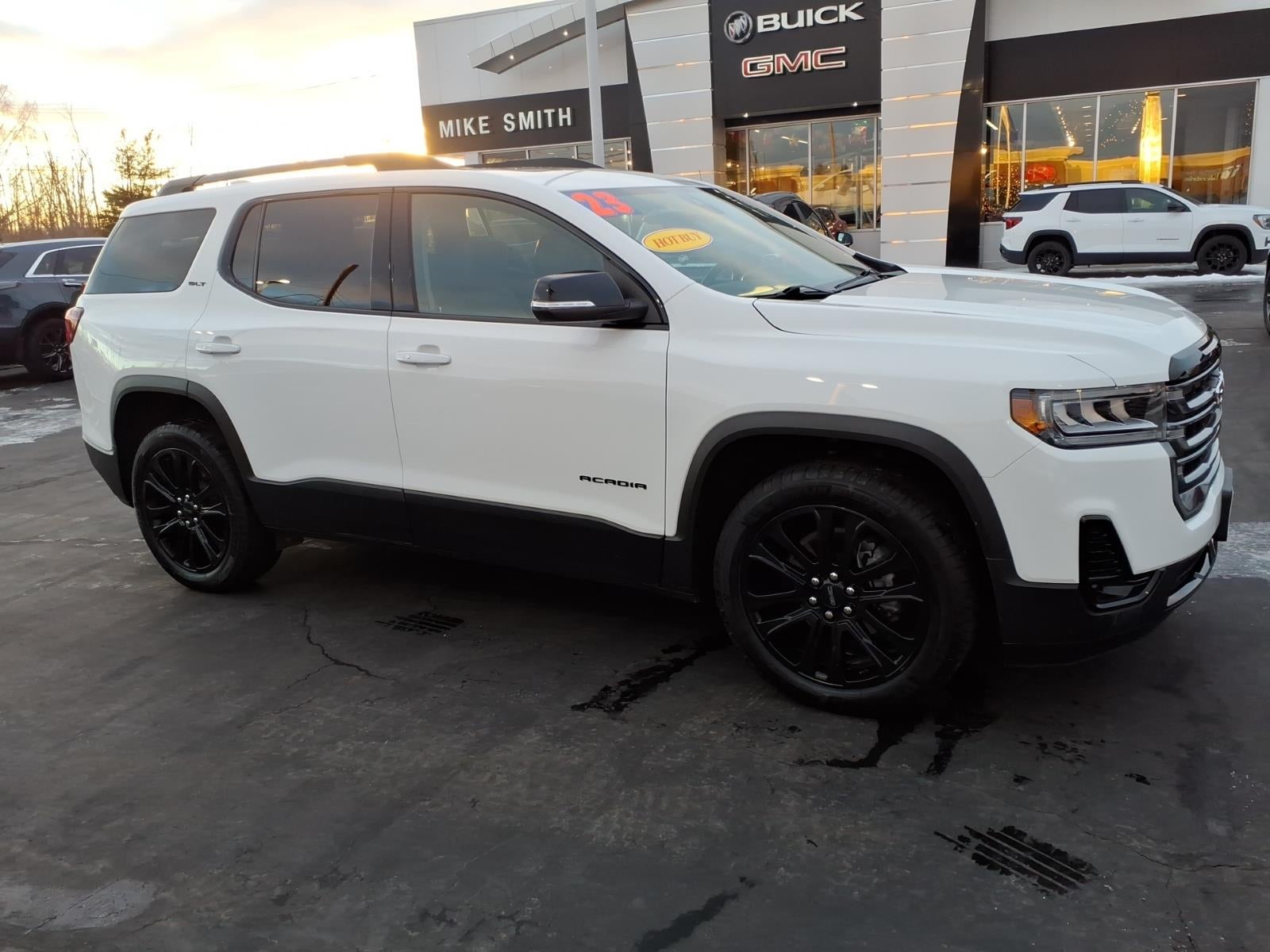 2023 GMC Acadia SLT
