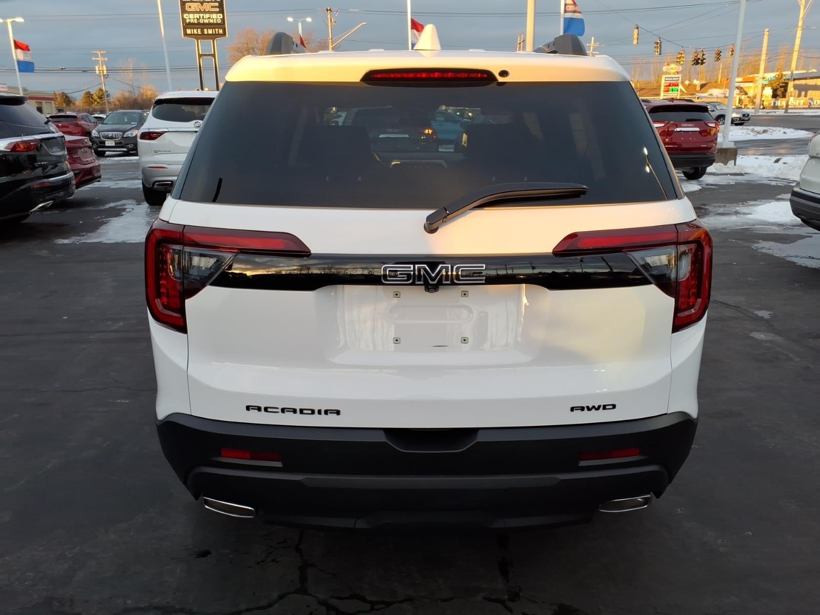 2023 GMC Acadia SLT