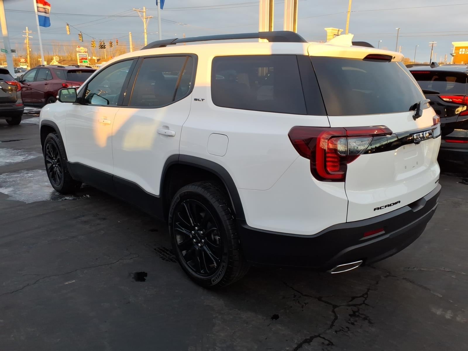 2023 GMC Acadia SLT