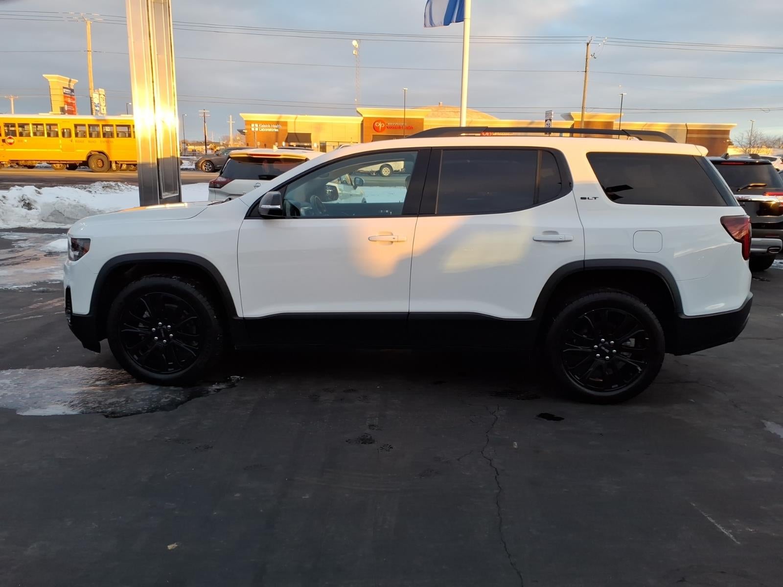 2023 GMC Acadia SLT