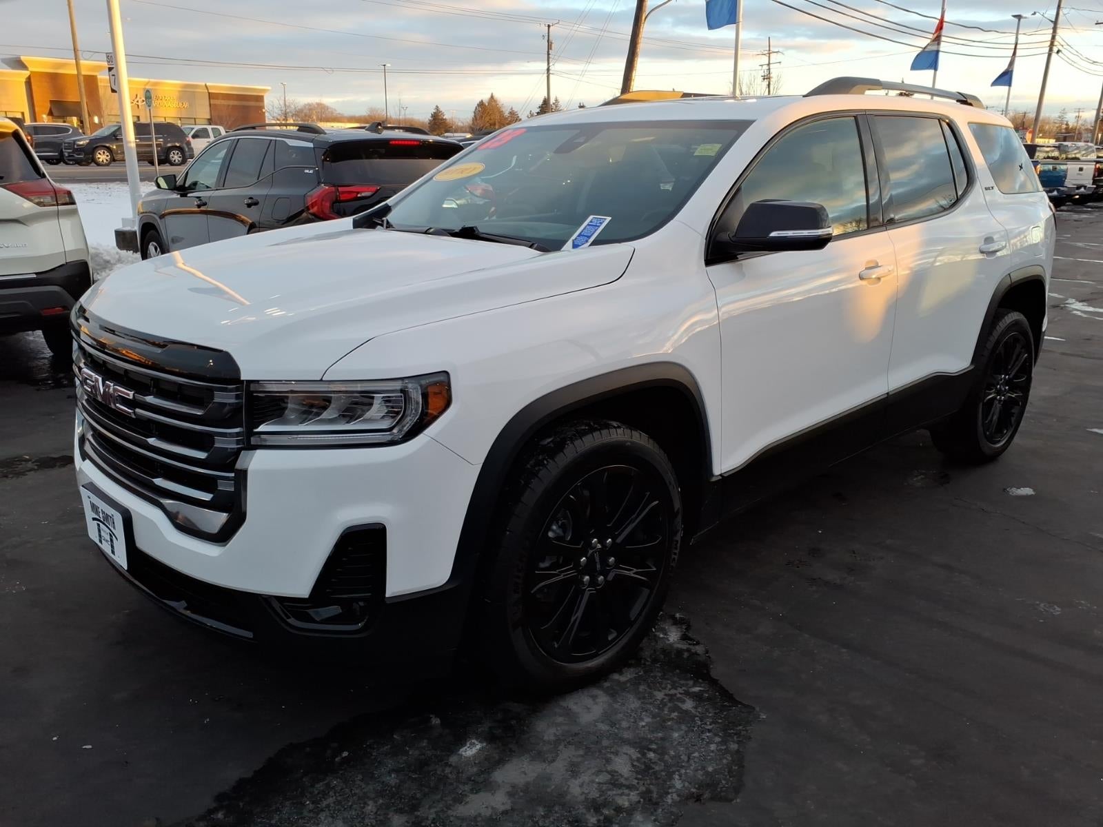 2023 GMC Acadia SLT