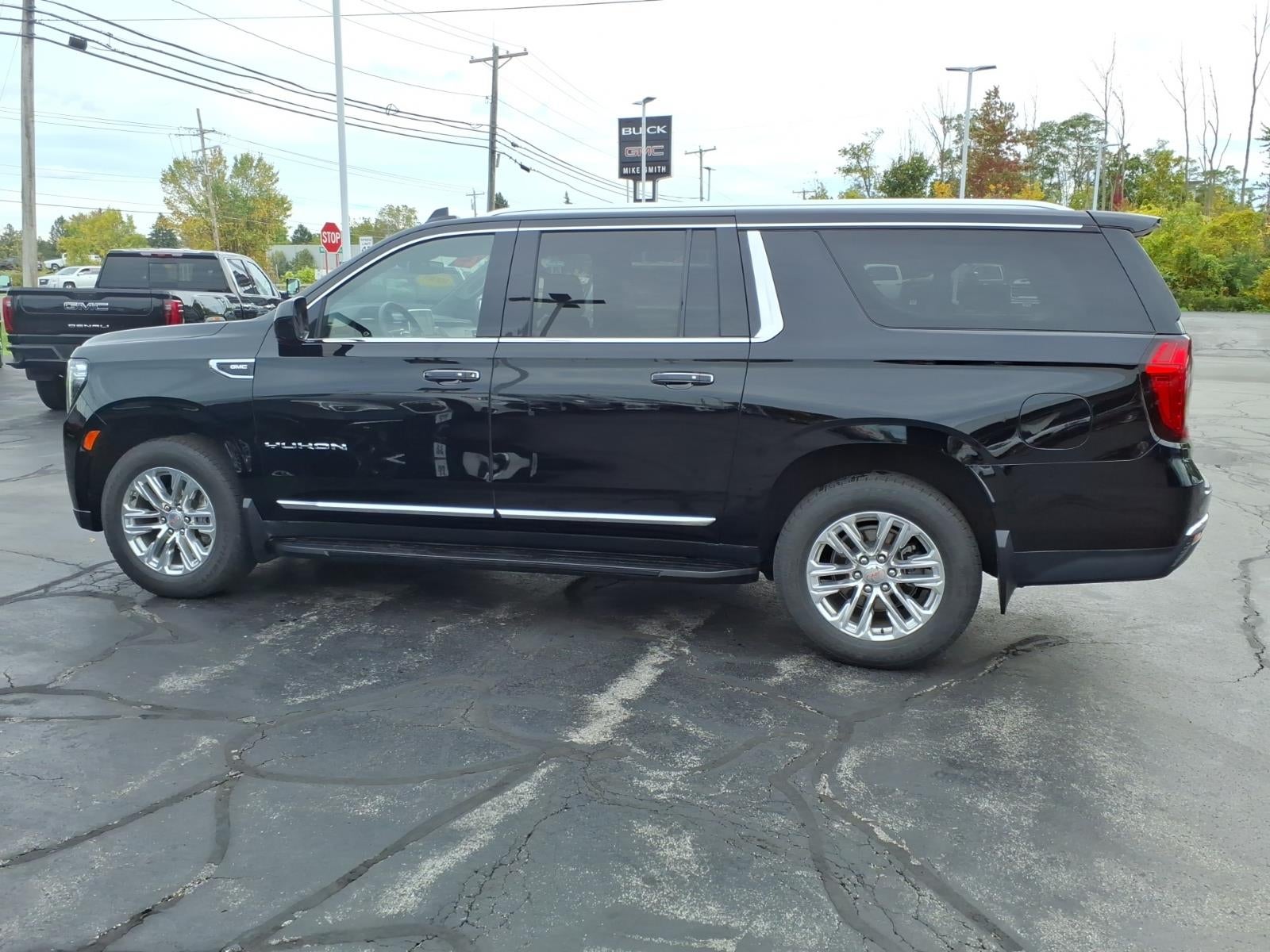 2023 GMC Yukon XL SLT