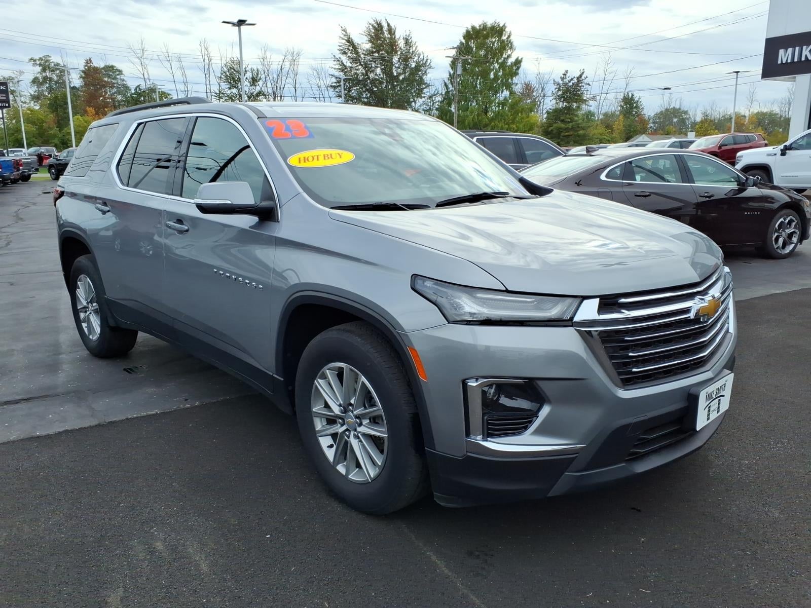 2023 Chevrolet Traverse LT Cloth