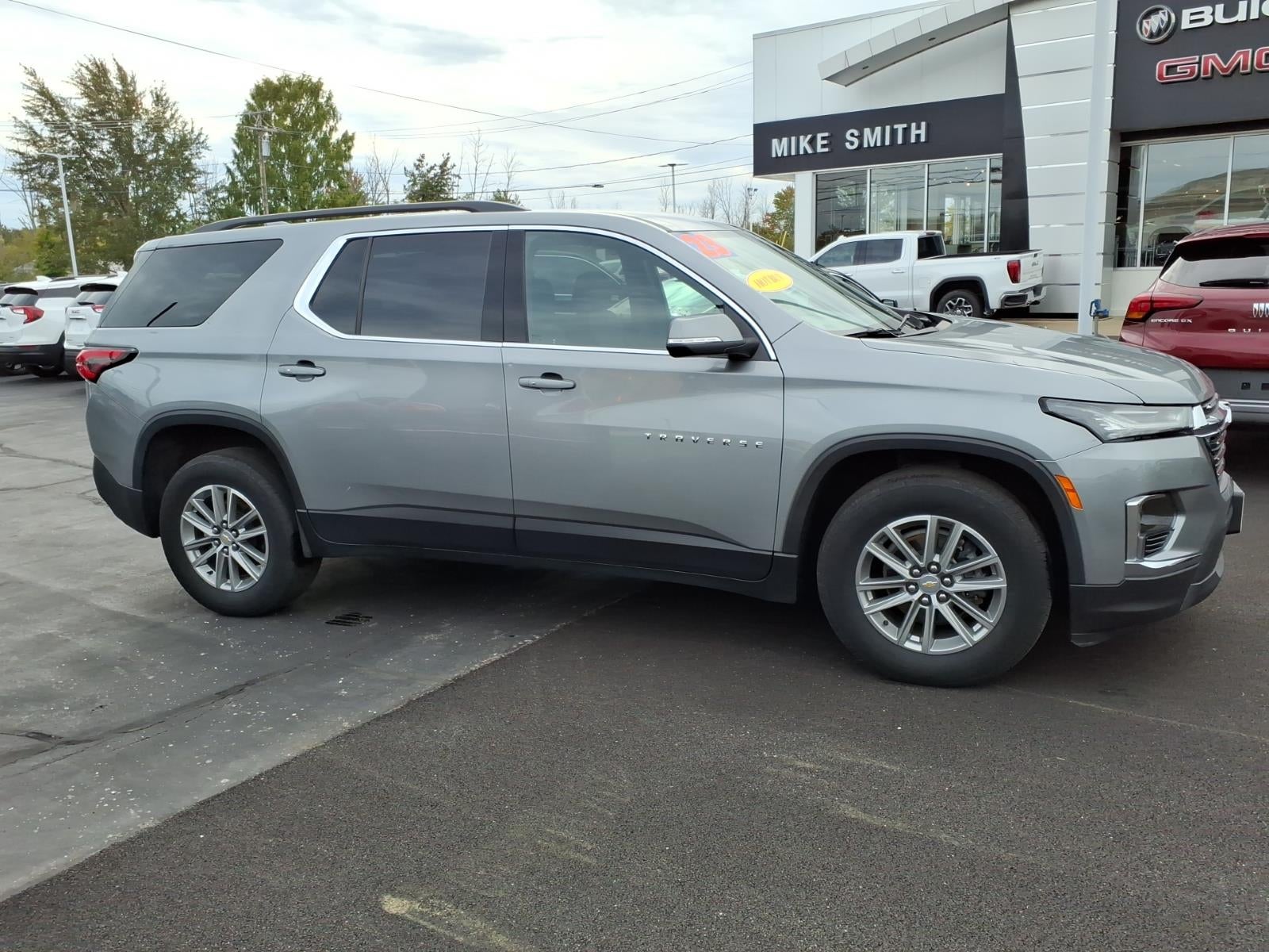 2023 Chevrolet Traverse LT Cloth