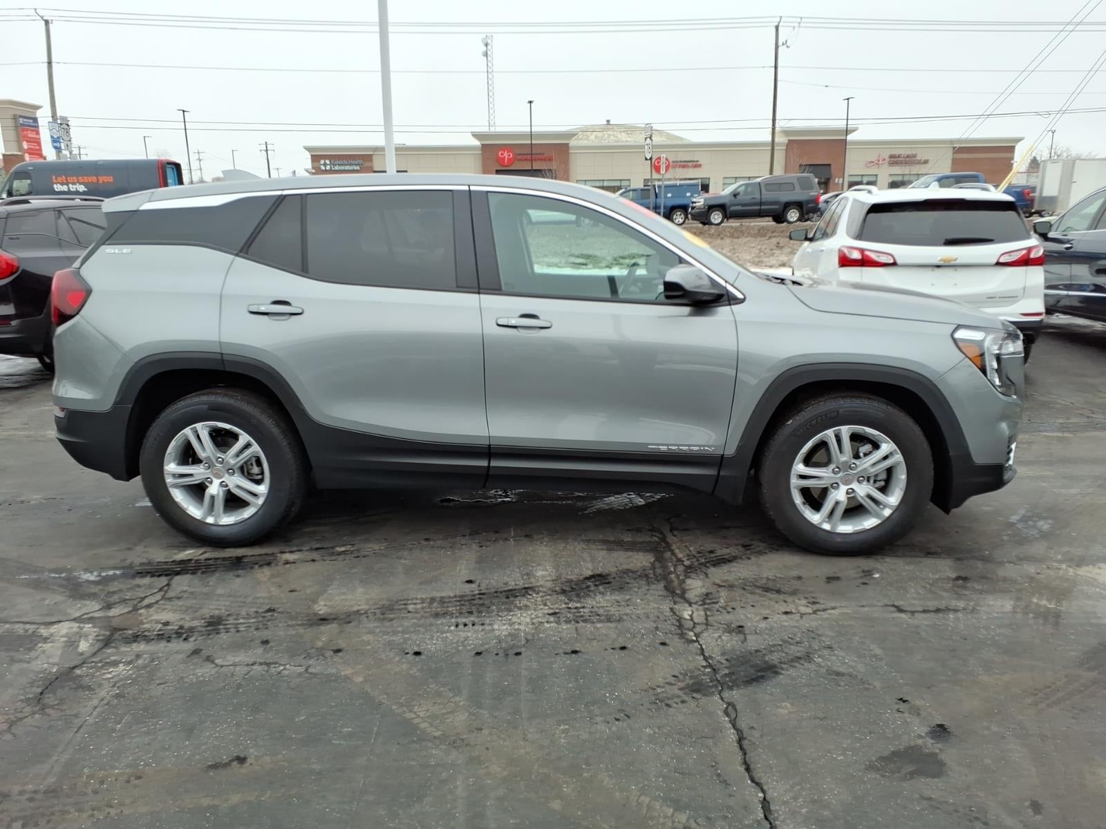 2023 GMC Terrain SLE