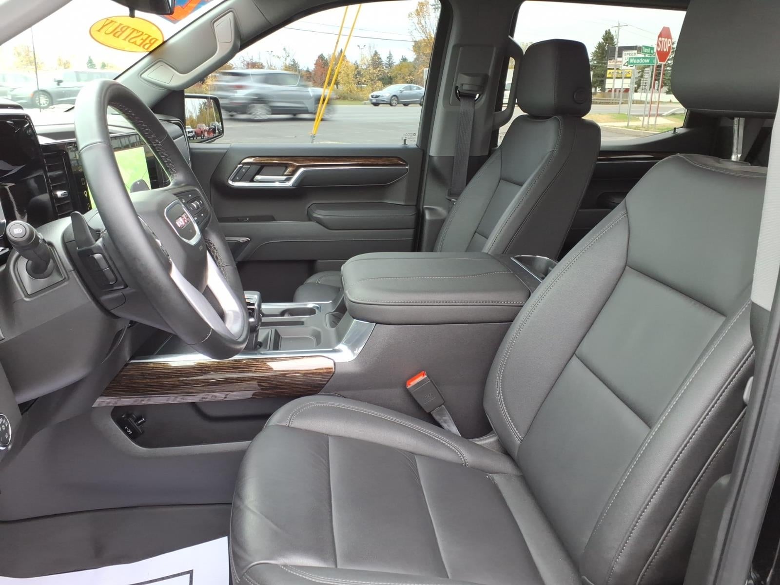 2025 GMC Sierra 1500 Elevation